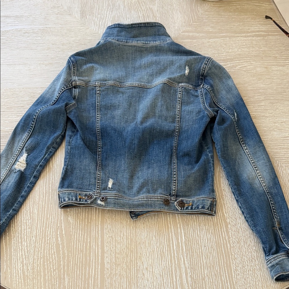 Women’s Small Distressed Blue Denim Jean Jacket Classic Trucker Style - Picture 9 of 16